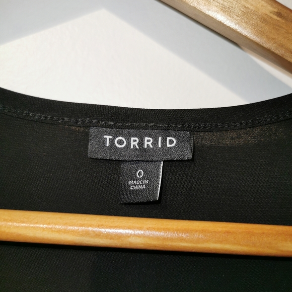 Torrid size 0 black lace sleeve tee - Picture 4 of 8